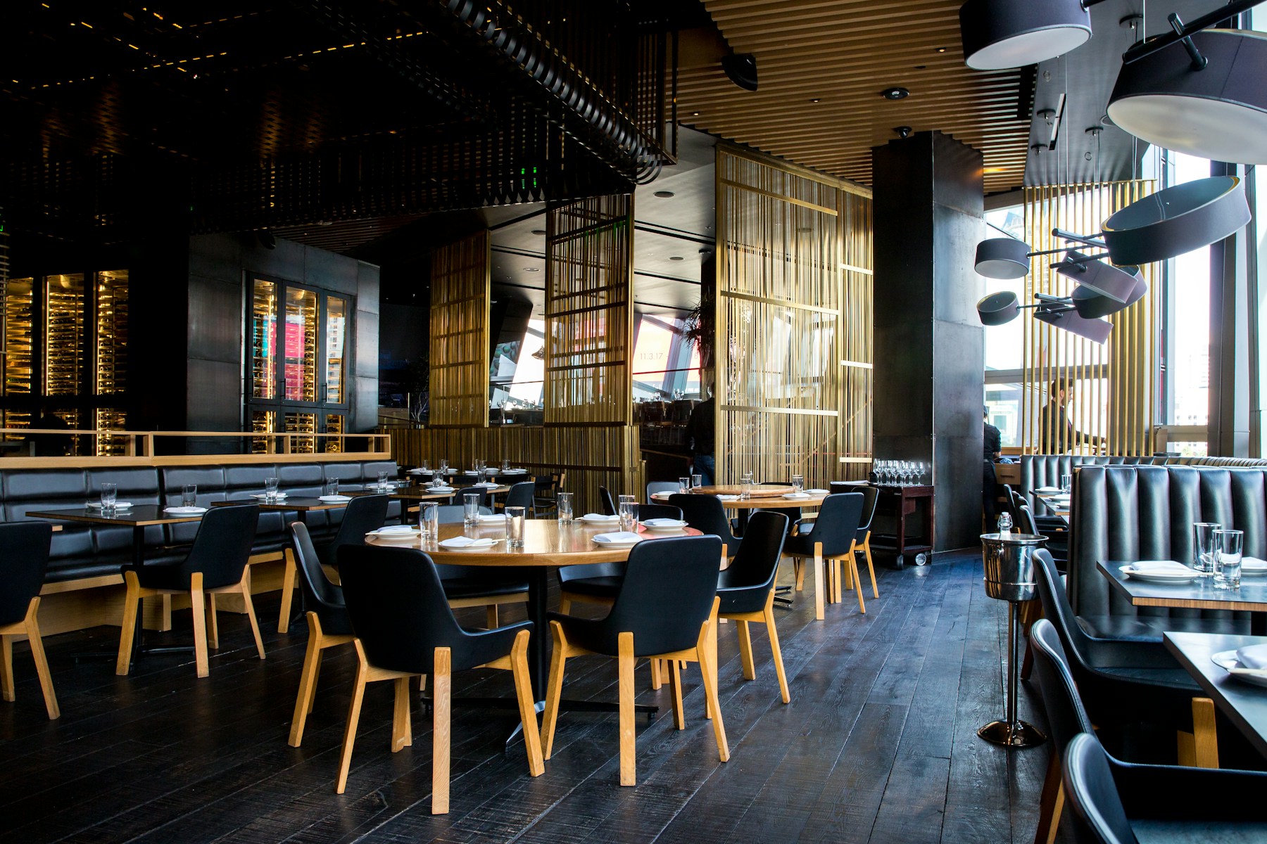 Varmt og indbydende restaurantinteriør